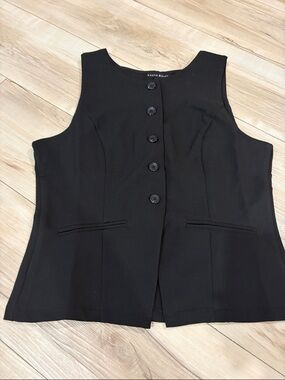 NWOT Haute Monde Sleeveless Top Size M